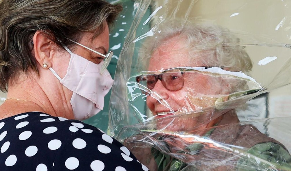 Marlise e a mãe voltaram a ase abraçar após mais de um ano  — Foto: Filipe Bagio/Divulgação