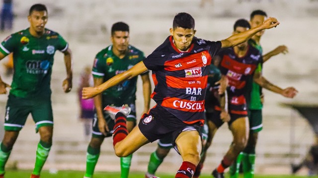 Jogo fraco no Amig�o terminou com vit�ria da Raposa