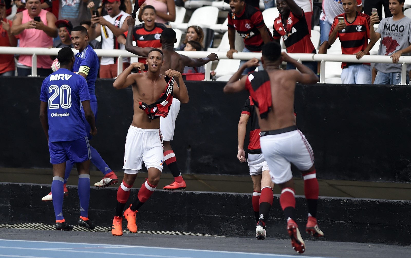 Mauricinho revela bronca no vestiário por gestos de “chororô”: “Que não se repita”