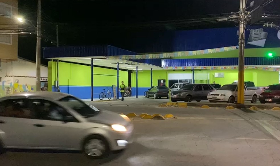 Homens armados invadem e roubam supermercado no bairro São Cristóvão, em Pouso Alegre — Foto: Daniele Peixoto/EPTV 