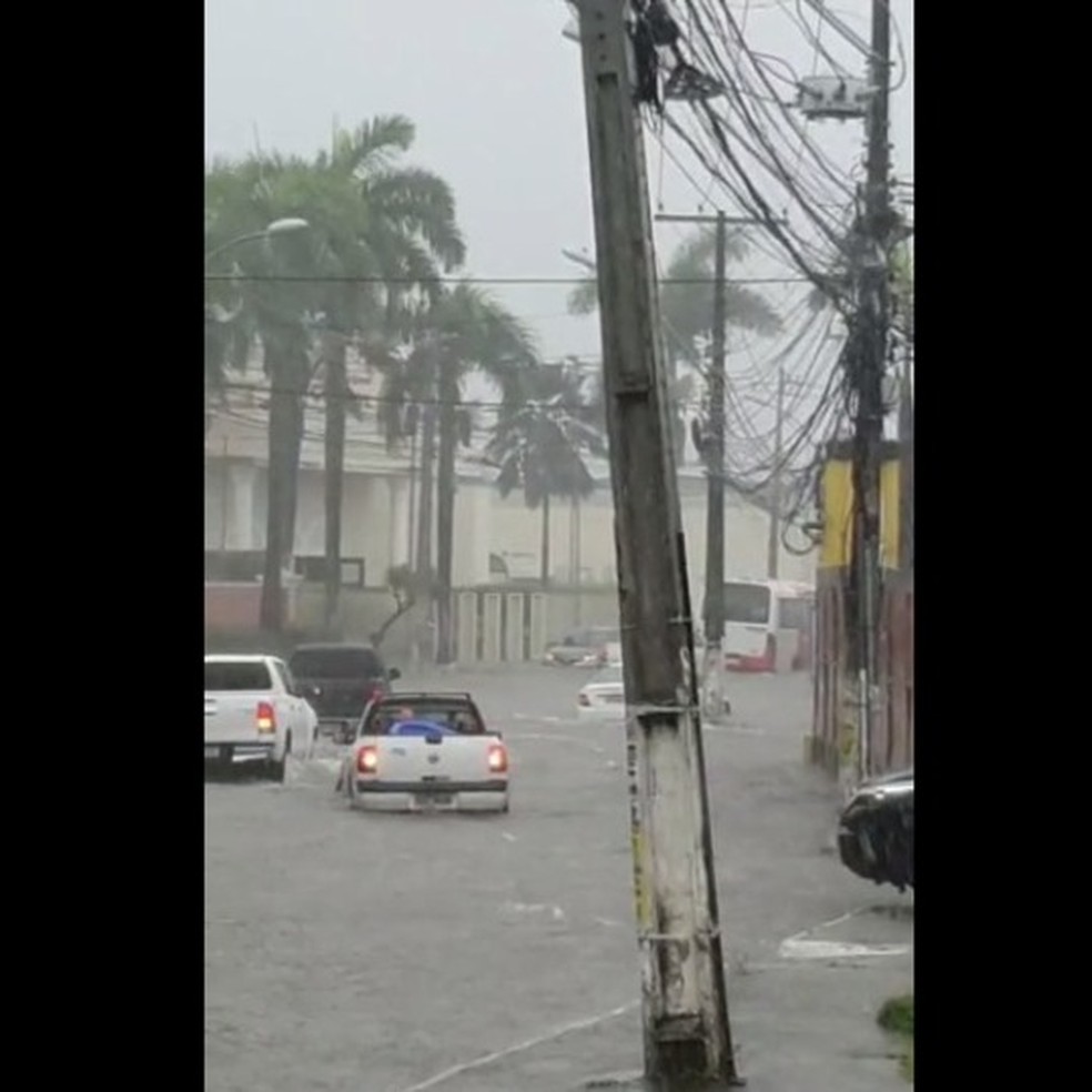 Amaralina - Salvador segue com tempo instável, chuva forte e trovoadas; confira previsão para interior da Bahia — Foto: Reprodução/Redes Sociais
