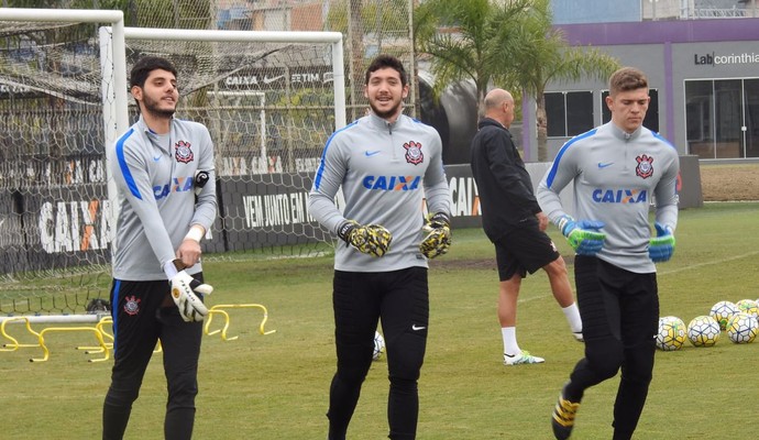 Yago passa por cirurgia de hérnia e só deve voltar ao Corinthians