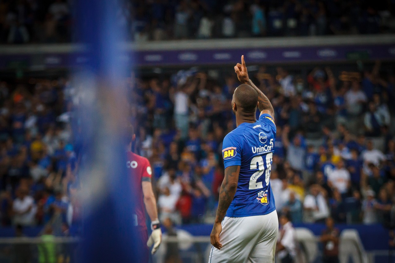 Dedé sai em defesa de Henrique: Em inteligência tática, é o melhor do Brasil