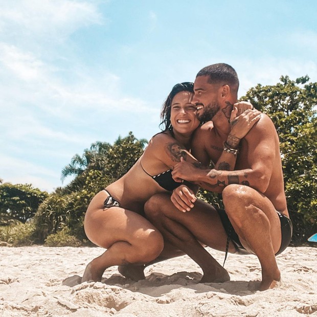 Tati Dia e Júnior Saldanha anunciam gravidez (Foto: Reprodução/Instagram)