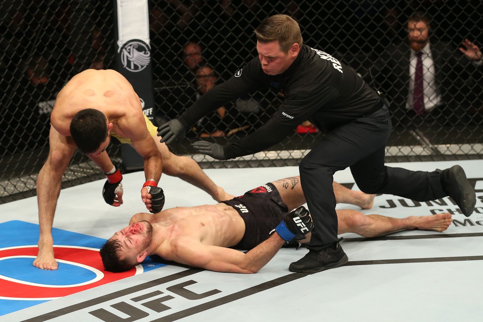 Julio Arce nocauteou Julian Erosa com um chute alto no UFC Rochester â?? Foto: Getty Images