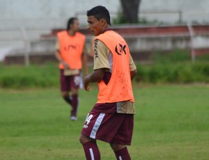 Já recuperado, Rafael treinou com o time titular (Foto: Felipe Martins/GLOBOESPORTE.COM)