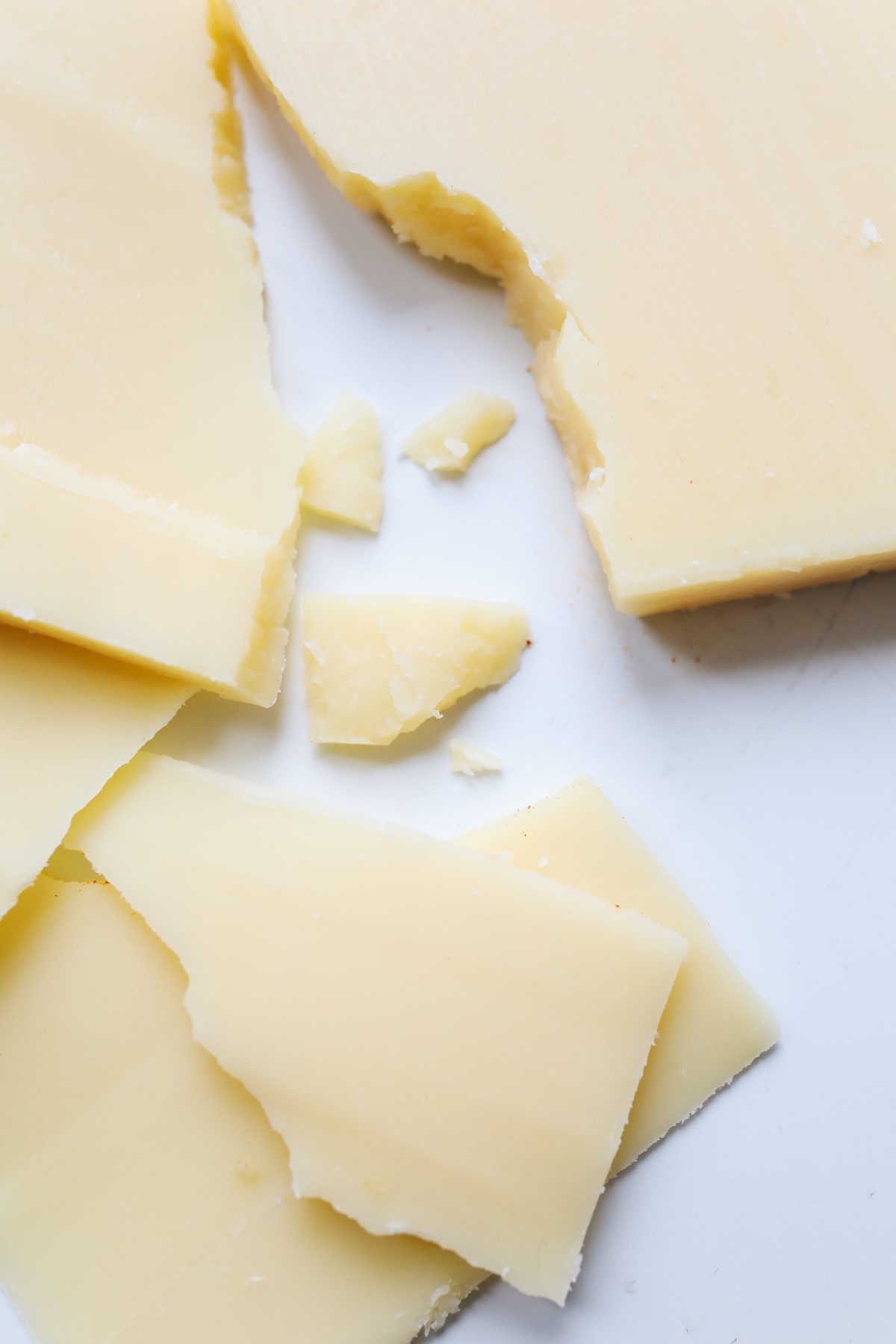 Os queijos emmental e gruyère fazem parte da receita tradicional de fondue (Foto: Pexels / Polina Tankilevitch / CreativeCommons)
