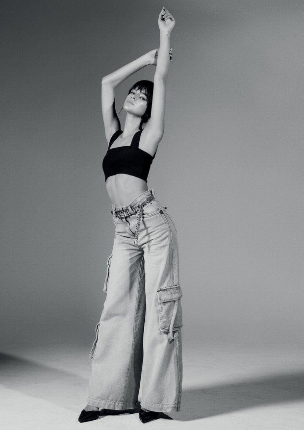 Bruna Marquezine em especial da Vogue Brasil (Foto: Gil Inoue)