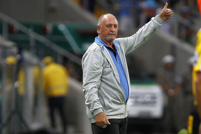 Felipão aprova atuação, mas espera time menos afobado para matar jogo