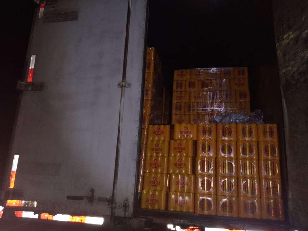 Mais de 140 mil cervejas foram apreendidas &mdash; Foto: Divulga&ccedil;&atilde;o