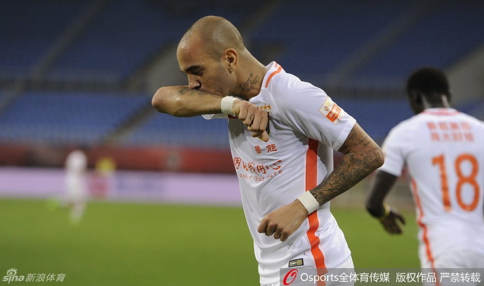 Na mira do Corinthians, Diego Tardelli está de saída do Shandong Luneng — Foto: Sina.com