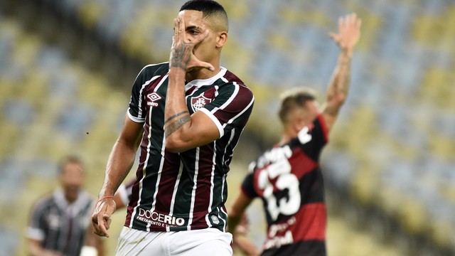 Gilberto comemora gol do Fluminense
