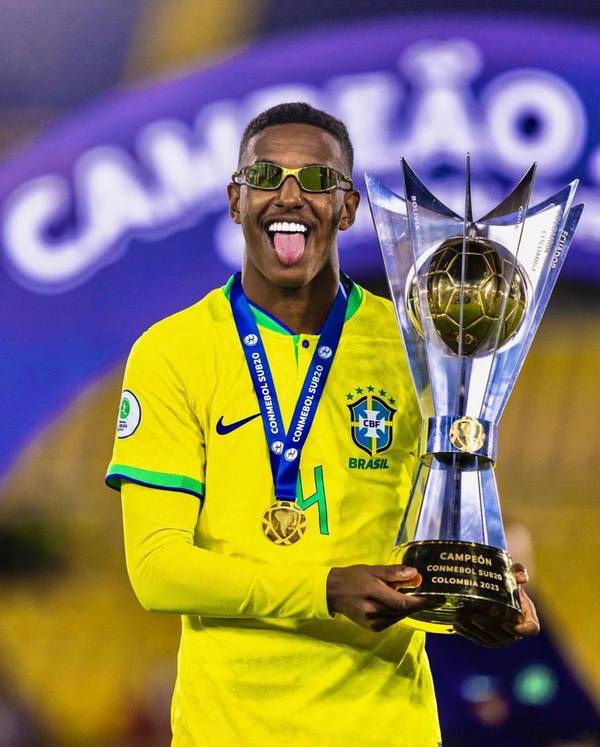 Corinthians manifesta interesse na volta de Robert Renan, hoje no Zenit