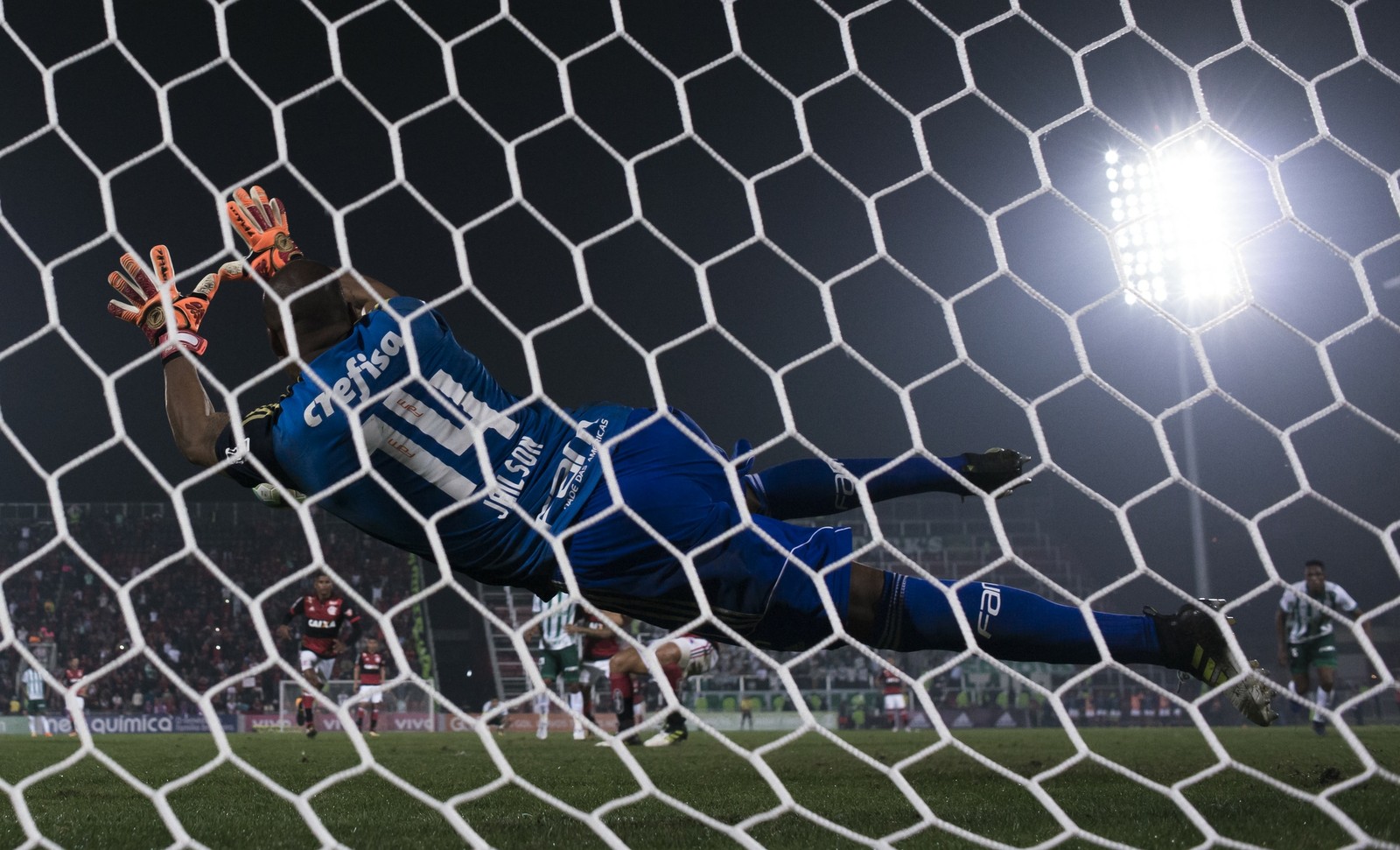 Elogiado, aniversariante Jailson ganha presente, volta bem ao Palmeiras e agradece