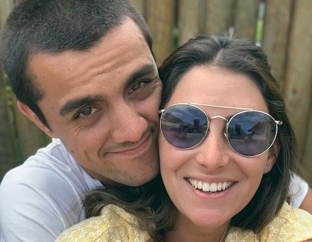 Mariana Uhlmann e Felipe Simas (Foto: Reprodução/Instagram)