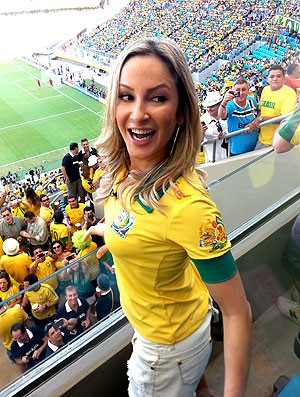 Claudia Leitte torcida jgoo Brasil Itália (Foto: Marcelo Baltar)