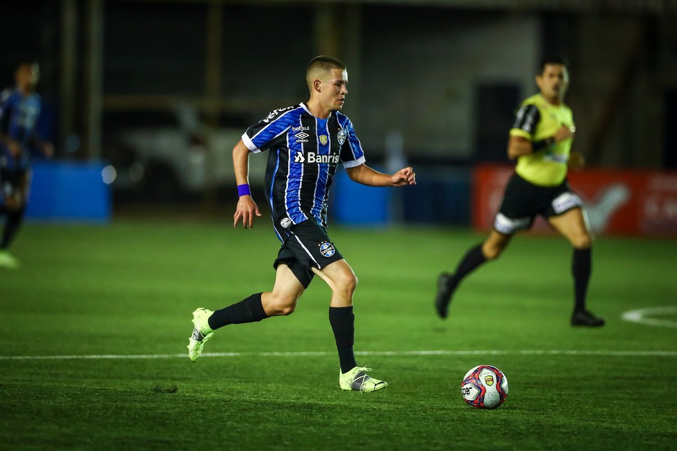 Pedro Lucas realiza sonho após marcar 1º gol pelo Grêmio em empate: Muito especial