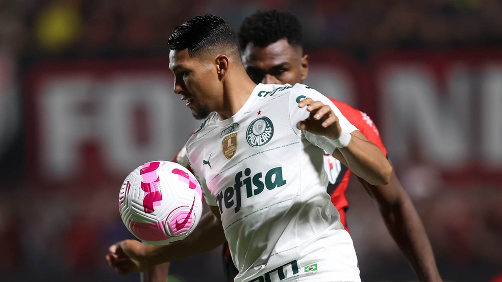 Rony leva terceiro amarelo e desfalca o Palmeiras contra o São Paulo