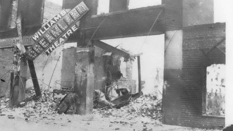 BBC - Teatro completamente destruído durante o ataque à 