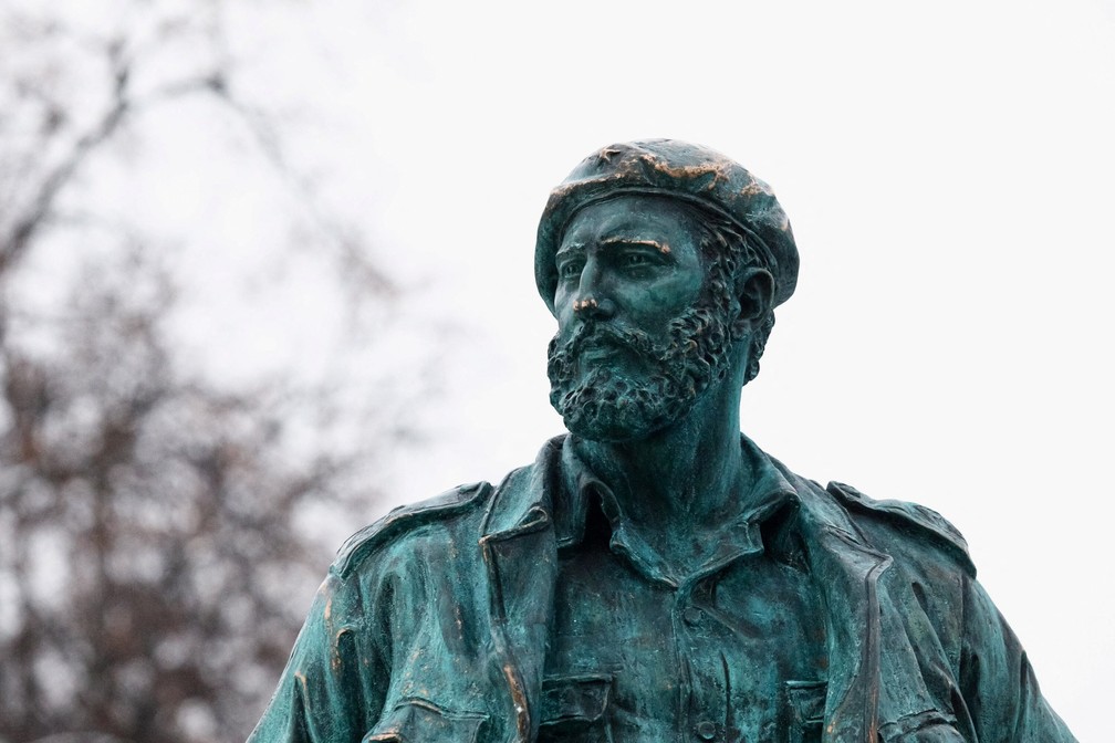 Estátua de Fidel foi inaugurada em Moscou — Foto: Kirill Zykov/Moscow News Agency/Reuters