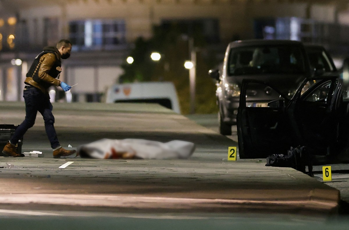 Le procureur français confirme que la police a abattu deux personnes dans une voiture à Paris |  Monde