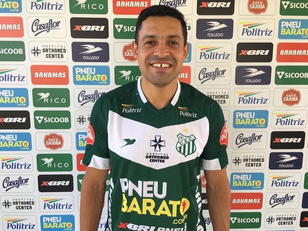 Atacante Eder Luis jogará sequência do Campeonato Mineiro pelo Uberlândia Esporte, time da cidade onde mora — Foto: UEC/Divulgação