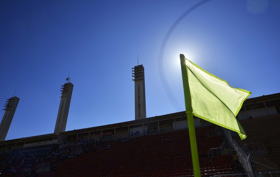 Assistir futebol, torcer para times, ir a estádios, é considerado