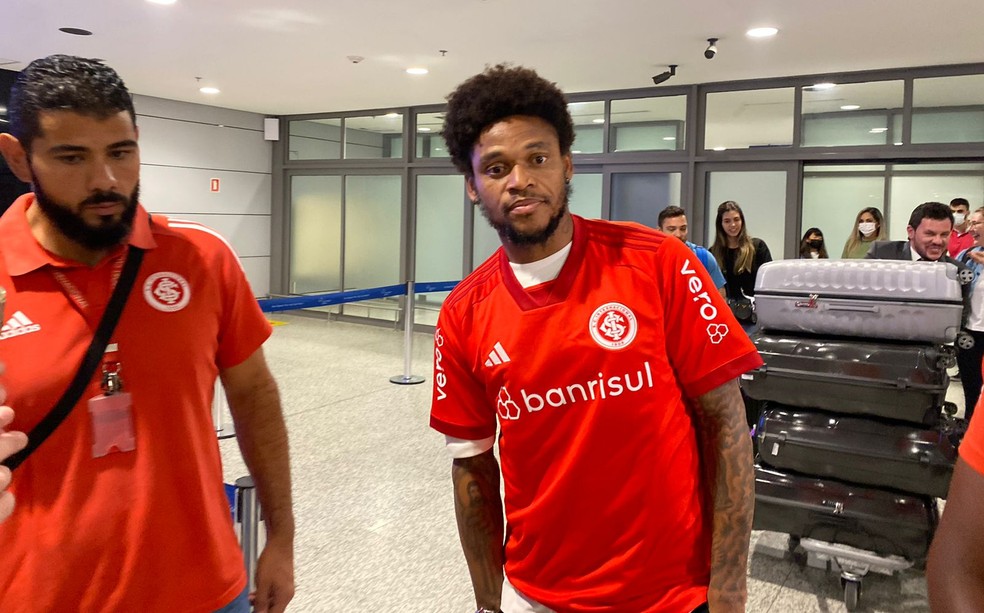Luiz Adriano chega ao Inter e vive expectativa de reestreia no Gre-Nal: "Jogar  o mais r&Atilde;&iexcl;pido poss&Atilde;&shy;vel" | internacional | ge