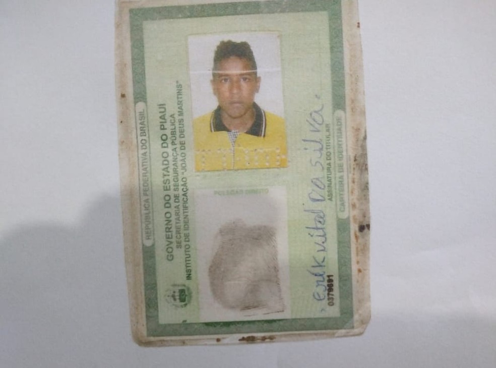 Erik se desequilibrou da moto quando colidiu de raspão com o carro ??? Foto: Divulgação /PC-PI