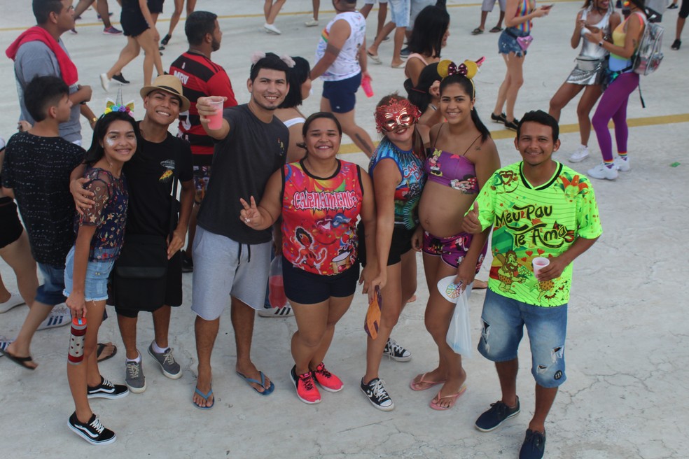 Crianças, adultos e até grávidas pularam carnaval no Galo de Manaus — Foto: Indiara Bessa/G1 AM