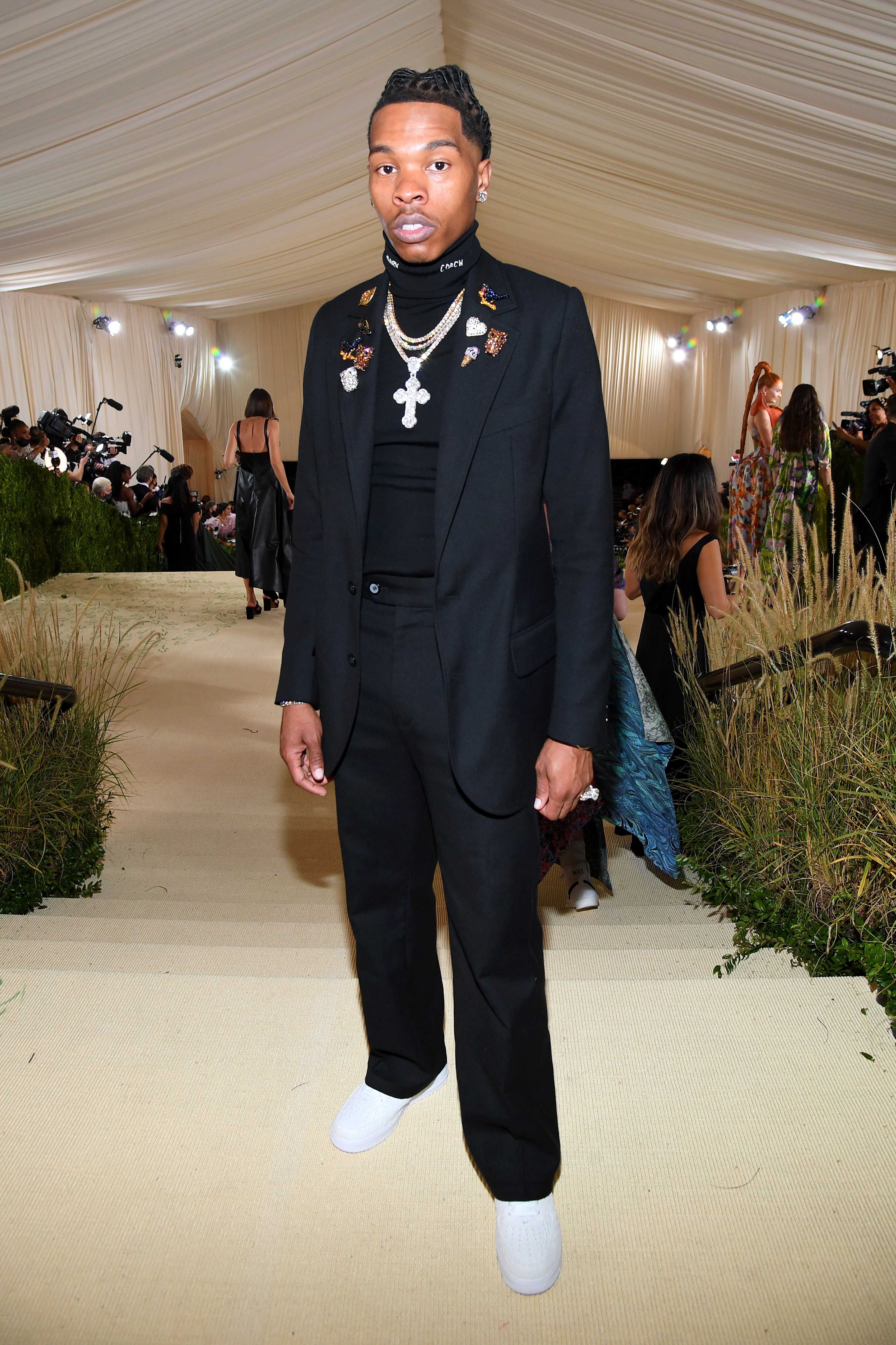 NEW YORK, NEW YORK - SEPTEMBER 13: Lil Baby attends The 2021 Met Gala Celebrating In America: A Lexicon Of Fashion at Metropolitan Museum of Art on September 13, 2021 in New York City. (Photo by Kevin Mazur/MG21/Getty Images For The Met Museum/Vogue) (Foto: Getty Images For The Met Museum/)