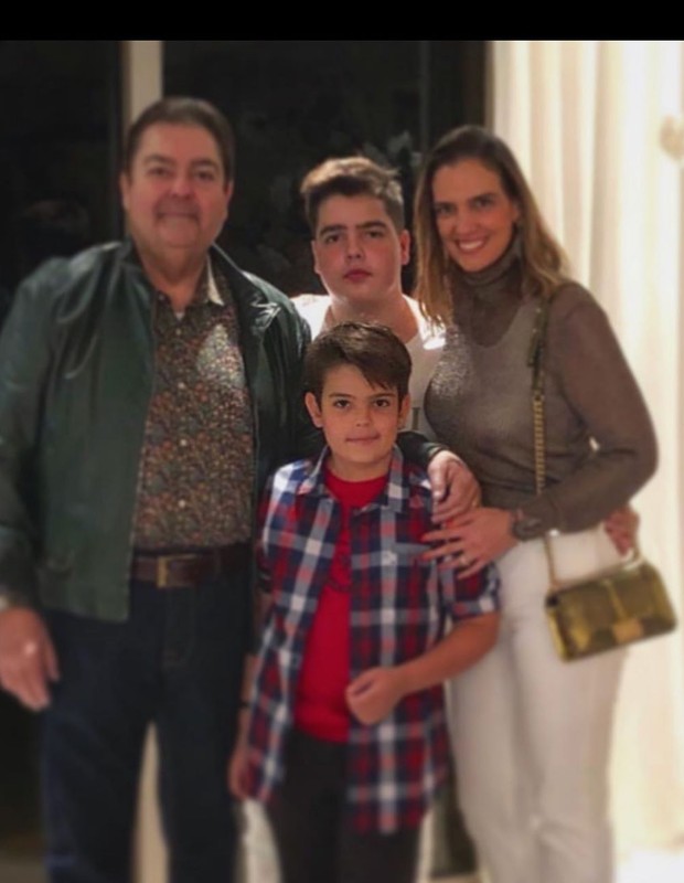 Faustão com os filhos e a mulher, Luciana Cardoso (Foto: Reprodução/Instagram)