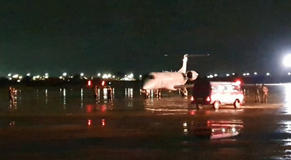 Avião da FAB pousa em Natal com 16 pacientes de Covid-19 transferidos de Manaus.  — Foto: Reprodução/Prefeitura de Natal