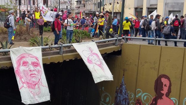 BBC: Nos protestos em Quito, os indígenas lembraram as mulheres que fizeram história dentro do movimento (Foto: MARTÍAS ZIBELL/ Via BBC)