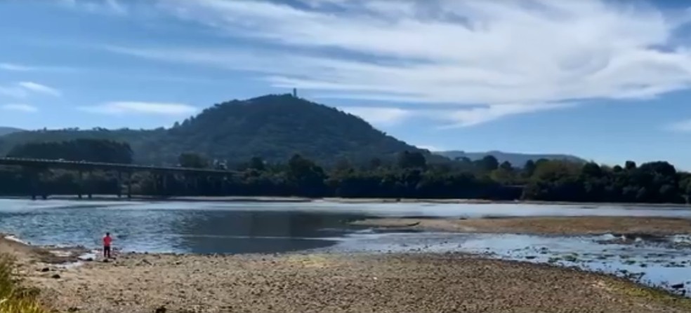 Medição da Copel e do Simepar mostra que nível do RIo Iguçau, em União da Vitória, na região sul do Paraná, está em 1,29 m — Foto: RPC/Reprodução
