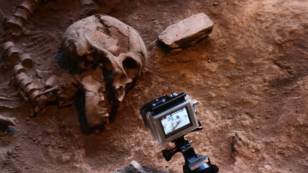 Os esqueletos encontrados na Lapa do Santo indicam que os povos que viviam ali eram muito mais complexos do que se imaginava — Foto: André Strauss/Divulgação