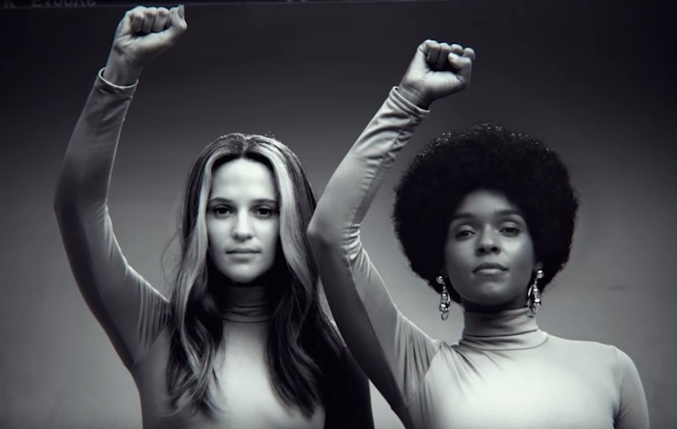 Alicia Vikander e Janelle Mon&aacute;e no filme 'The Glorias' &mdash; Foto: Reprodu&ccedil;&atilde;o/YouTube