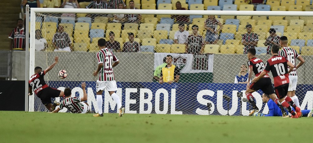 Willian Arão diz que Fla entrou para buscar gol fora e elogia festa das torcidas