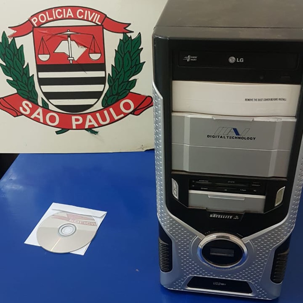 Computador do suspeito foi apreendido em Junqueirópolis e passará por perícia — Foto: Polícia Civil/Divulgação