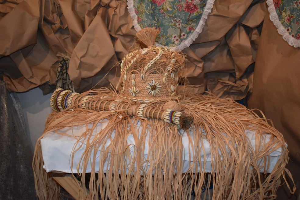 Itens sagrados em religião de matriz africana — Foto: Georgenes Sampaio