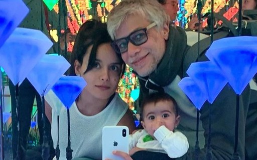 Fabio Assunção viaja para Amsterdã com a mulher, Ana Verena, e a filha, Alana