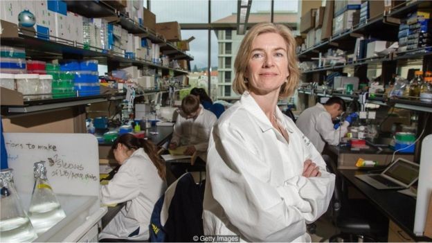 Jennifer Doudna inventou o CRISPR-Cas9, ferramenta que revolucionou a velocidade e o custo da edição genética (Foto: THE WASHINGTON POST via BBC News Brasil)