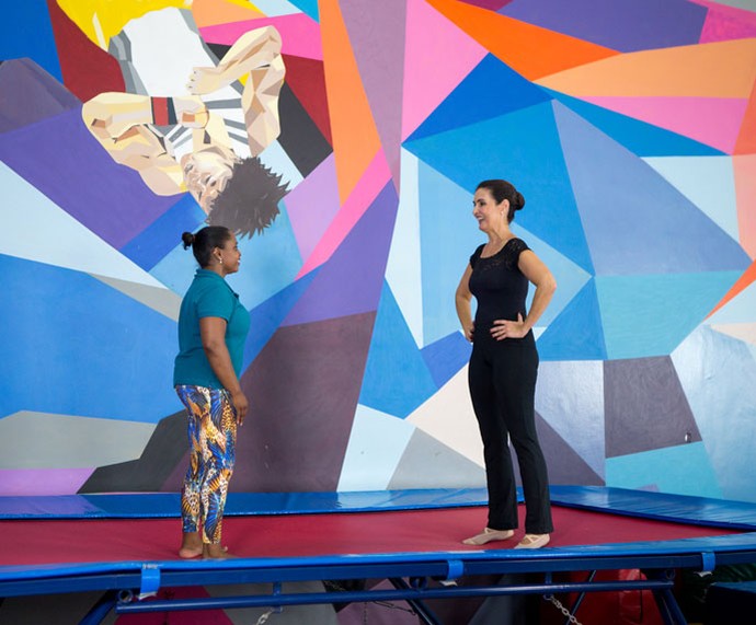 Daiane dá aula de ginástica artística para Daiane (Foto: Fabiano Battaglin/Gshow)