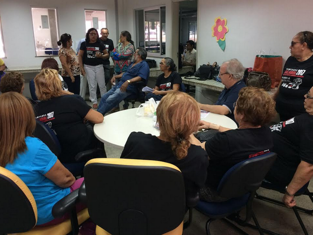 Eles reivindicam equiparação do valor da gratificação de produtividade pago aos servidores da ativa e afirmam que vão permanecer no local até a direção do Detran aceitar a reivindicação. (Foto: Divulgação)