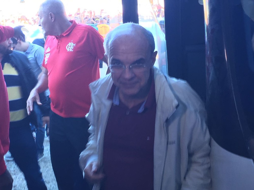 Bandeira banca Zé Ricardo: Teve um ano aqui e terá o tempo que for necessário