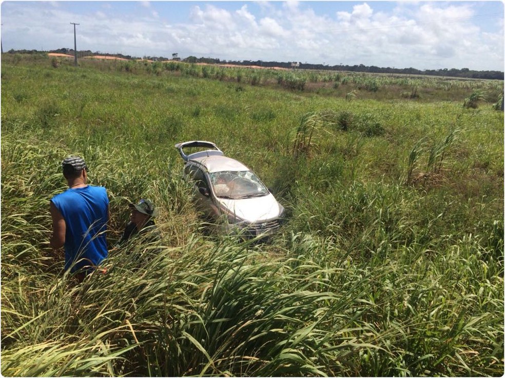 Ve&iacute;culo saiu da pista ap&oacute;s se chocar contra outro carro (Foto: Divulga&ccedil;&atilde;o / Falc&atilde;o 5)