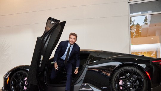 Beckham recebe Maserati de 630 cv e R$ 2,4 milhões customizado com detalhes na cor rosa