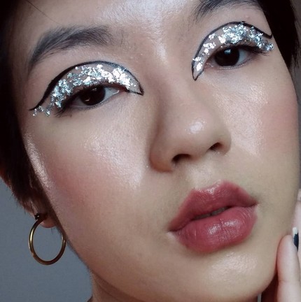Maquiagem com glitter — Foto: Instagram @letharumi
