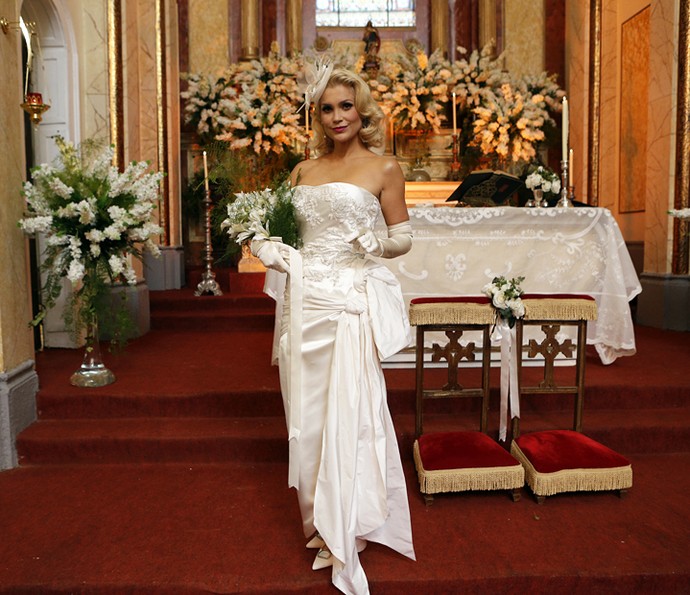 Vestido de noiva de Sandra tem estilo sereia retrô (Foto: Pedro Carrilho/Gshow)