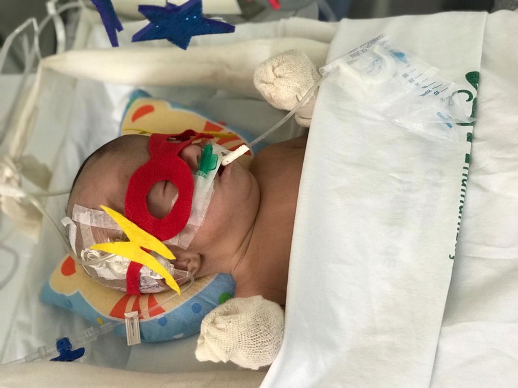Bebês prematuros internados em hospital da Bahia ganham fantasias de super-heróis — Foto: Divulgação/Sesab